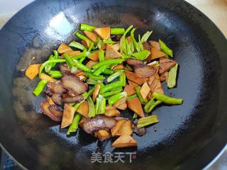 酱肉炒线椒豆干的做法步骤：6