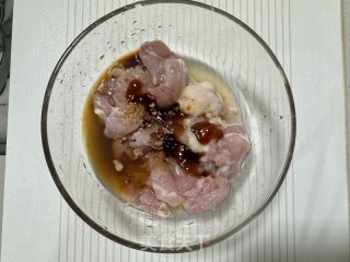 蘑菇滑鸡黄瓜蛋料理的做法步骤：1