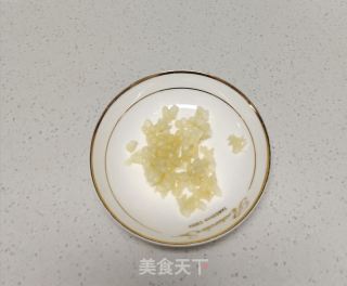 鸡肉丸炒青红椒的做法步骤：2