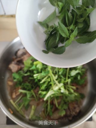 香菜荆芥炒回锅肉的做法步骤：6